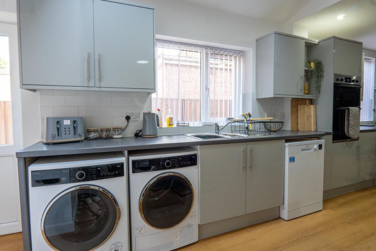 Heartland House, 7 Spacious Bedrooms Sleeps 4 Plus, Near Nec, Jlr,Bhx 伯明翰 外观 照片