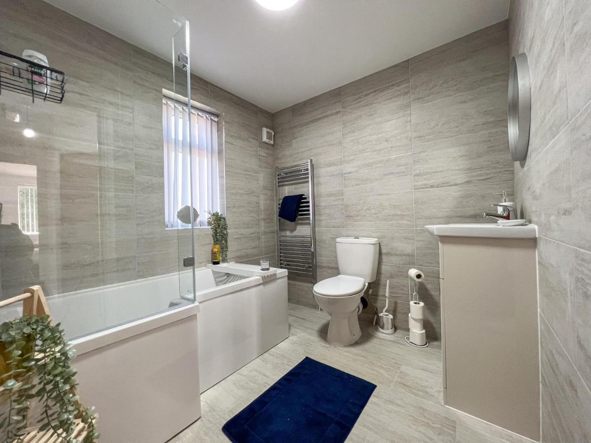 Heartland House, 7 Spacious Bedrooms Sleeps 4 Plus, Near Nec, Jlr,Bhx 伯明翰 外观 照片