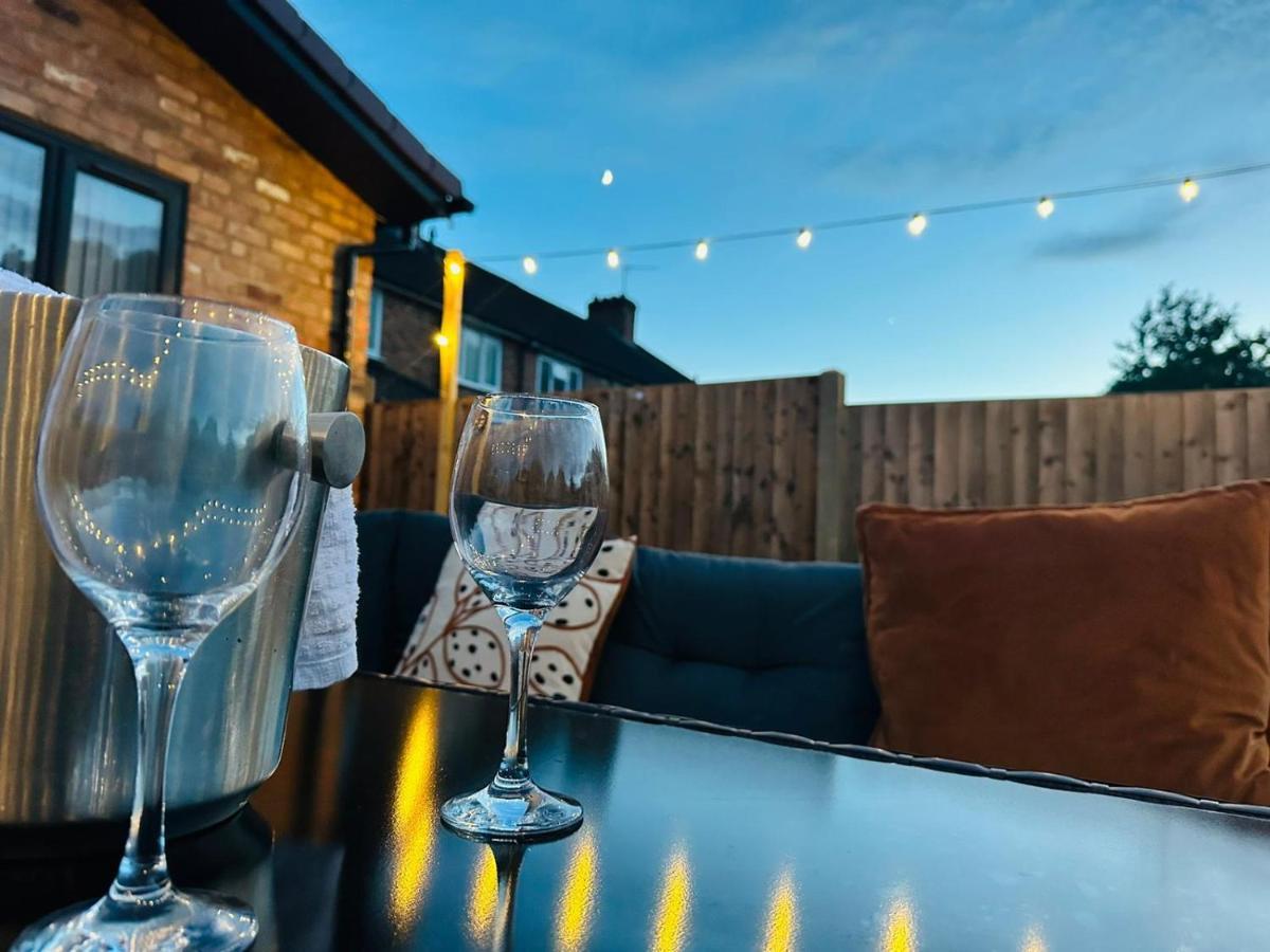 Heartland House, 7 Spacious Bedrooms Sleeps 4 Plus, Near Nec, Jlr,Bhx 伯明翰 外观 照片