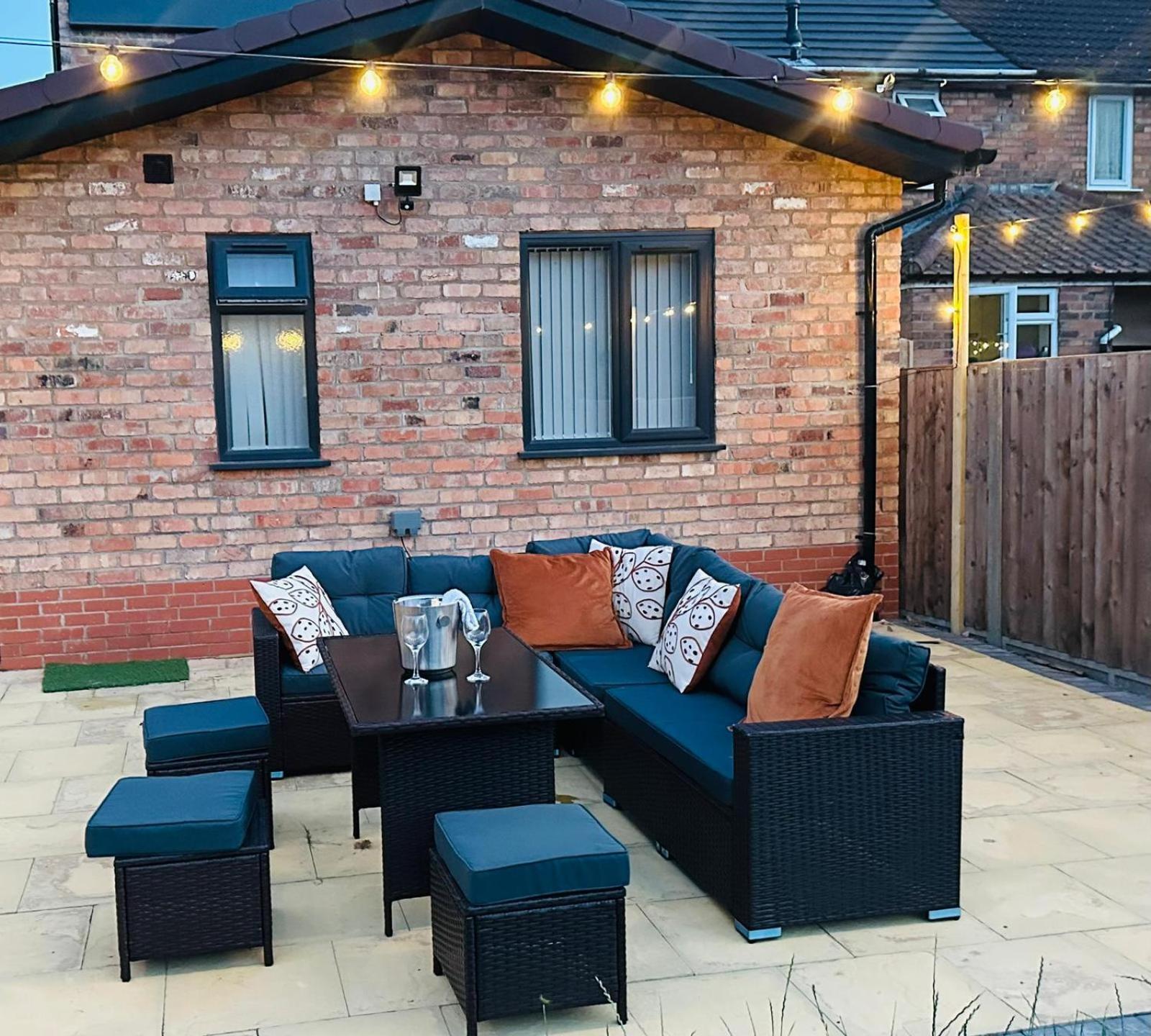 Heartland House, 7 Spacious Bedrooms Sleeps 4 Plus, Near Nec, Jlr,Bhx 伯明翰 外观 照片